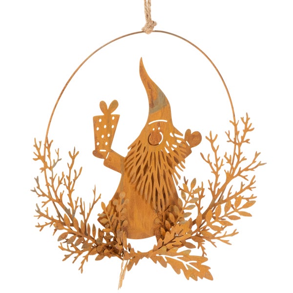 Edelrost-Hänger Wichtel mit Geschenk in einem Ring aus Metall mit Blättern und Aufhängeschlaufe aus Jute.