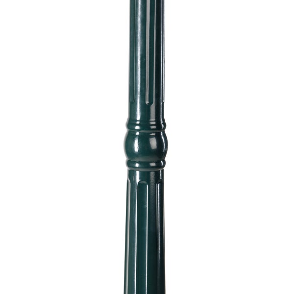 Dunkelgrüner, verzierter Metallmast für Außenleuchten mit Längsrillen und Zierelement.