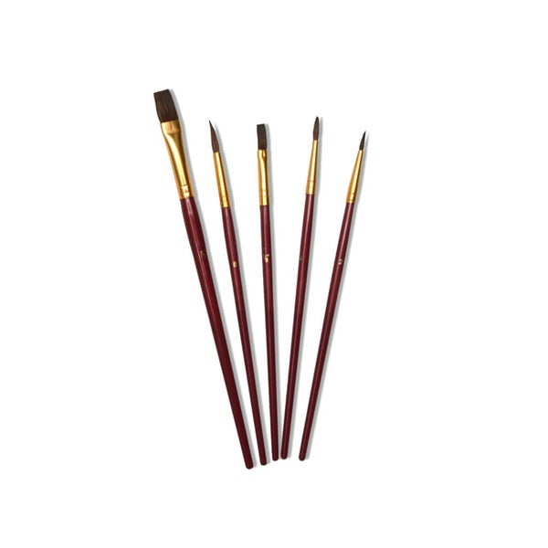 Fünf Malpinsel mit braunen Stielen und unterschiedlichen Pinselspitzen