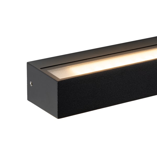 Moderne LED Wandleuchte in rechteckiger Bauform mit Lichtaustritt nach oben und unten