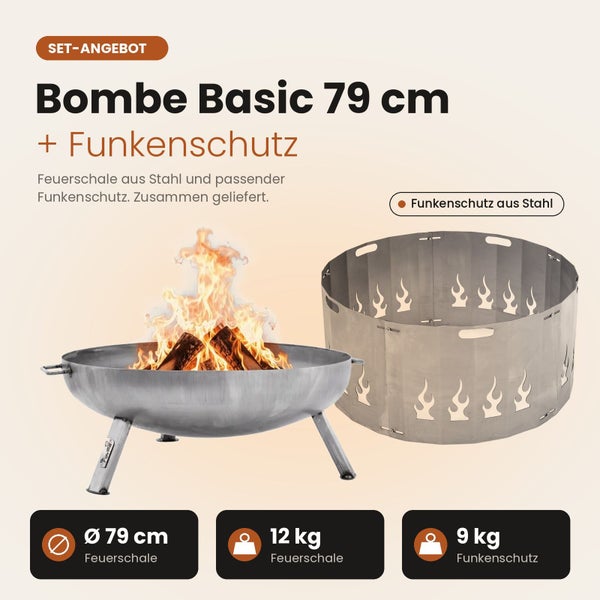 Set aus Stahlschale Bombe Basic mit 79 Zentimeter Durchmesser und passendem Funkenschutz aus Stahl zur Verwendung als Gartenfeuerstelle.