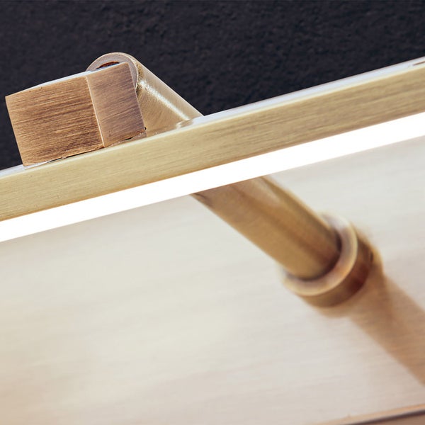 LED Spiegelleuchte in Metallausführung zur Wandmontage für eine gleichmäßige Beleuchtung im Badezimmer