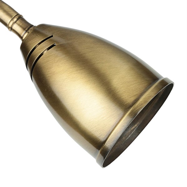 Detailaufnahme einer Leuchtenfassung aus Metall