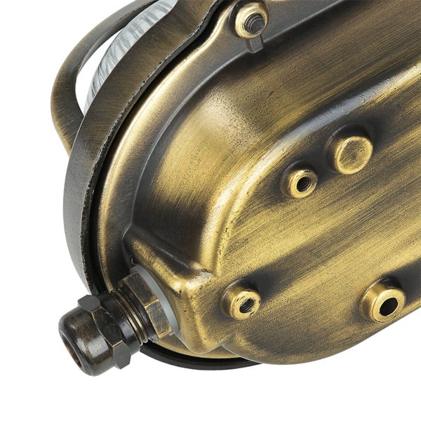 Detailansicht einer bronzefarbenen Leuchte