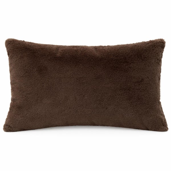 Rechteckiges Dekokissen aus weichem, braunem Webpelz.