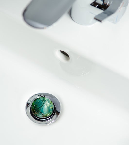 Waschbecken mit Abflussgarnitur und Wasserhahn