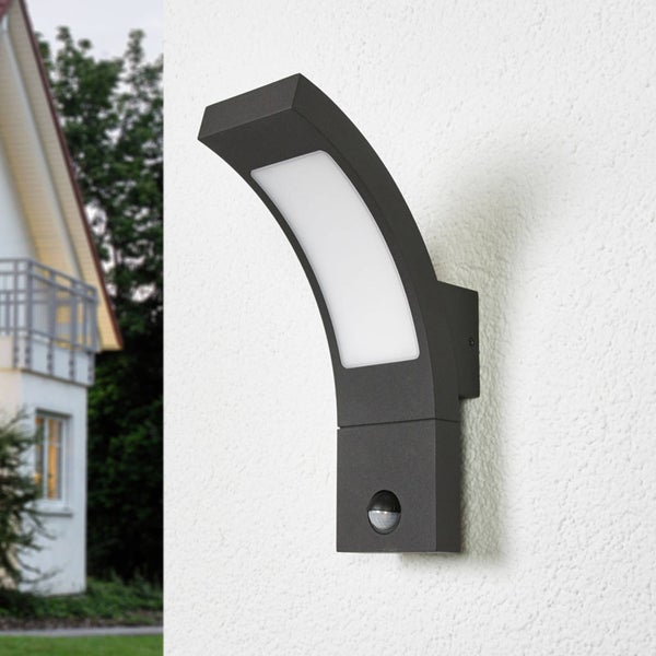 Lucande LED Wandleuchte außen Juvia mit Bewegungsmelder (spritzwassergeschützt (Modern) in Schwarz aus Aluminium (1 flammig, ) - Wandlampe für Außenwand/Hauswand Haus Terrasse und Balkon