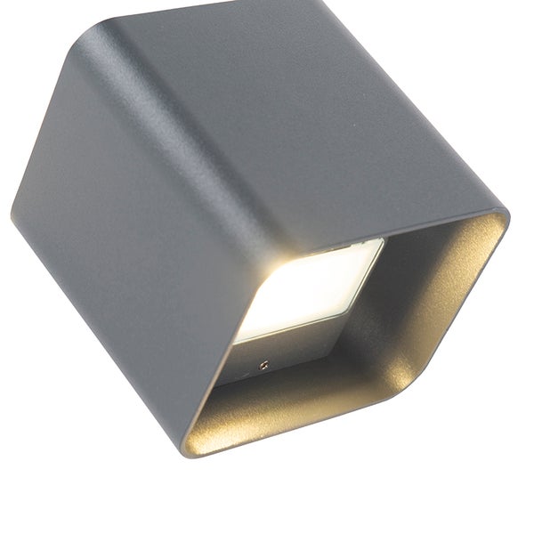 Quadratische LED-Wandleuchte mit abgerundeten Ecken, Metallgehäuse und goldfarbener Innenseite.