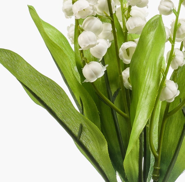 Künstliche Maiglöckchen mit weißen glockenförmigen Blüten und grünen Blättern.