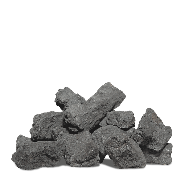 Stapel Grillkohle für den Holzkohlegrill