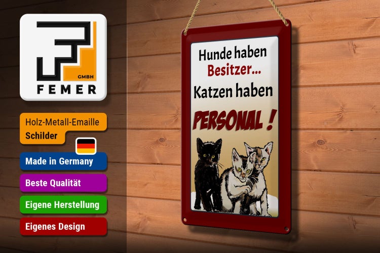 Dekoratives Metallschild mit Katzenmotiv und Spruch Hunde haben Besitzer Katzen haben Personal!
