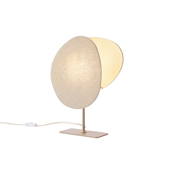 Tischleuchte mit zwei überlappenden ovalen Stoffschirmen aus Leinen und einem Metallfuß.