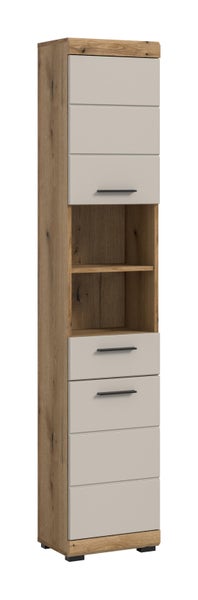 Hoher Badezimmerschrank mit Korpus in Eichenoptik, hellgrauen Fronten, schwarzen Griffen und offenem Fach in der Mitte.