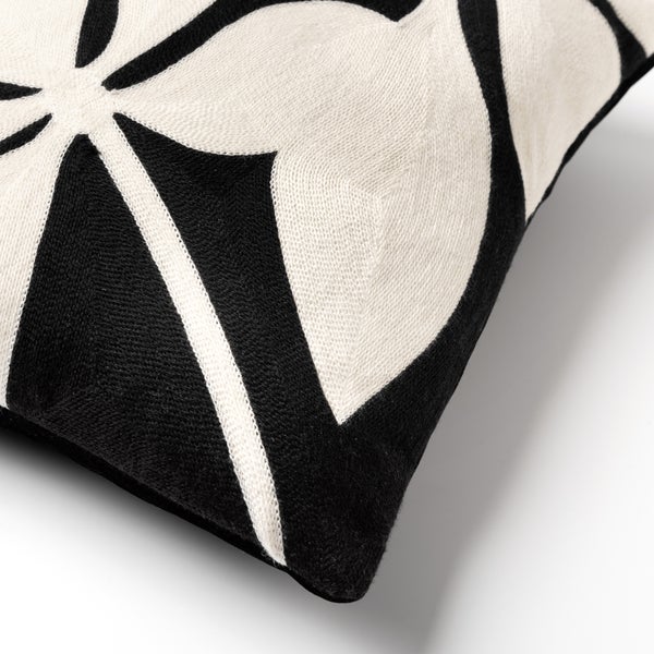 Elina Kissenbezug - Mit Blumenmuster 45x45 cm, Schwarz