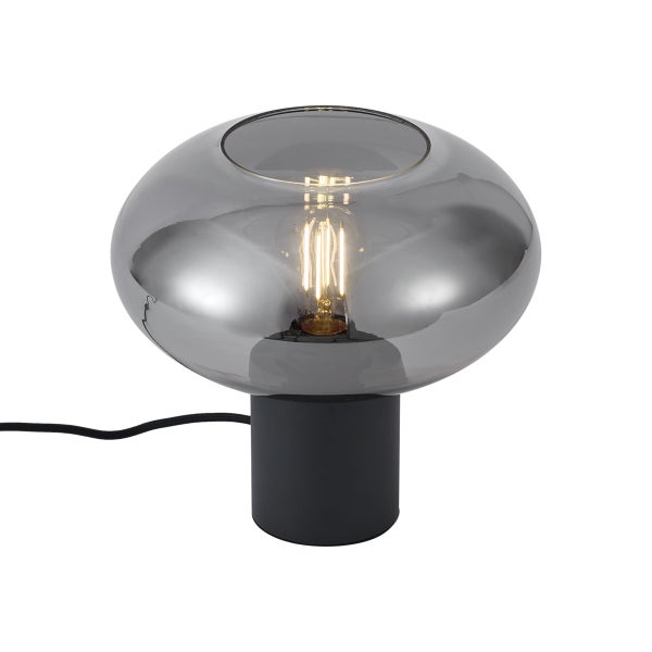 Tischleuchte mit rauchgrauem Glasschirm und schwarzem zylindrischem Sockel, inklusive sichtbarem Filament-Leuchtmittel.