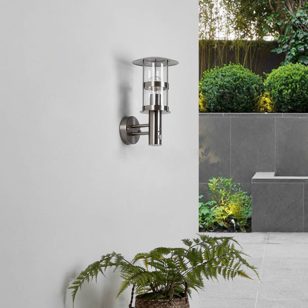 Lindby Edelstahl Wandlampe aussen mit Bewegungsmelder, IP44 Wandleuchte silber Außenbeleuchtung Wand Hof Garten Terrasse Balkon Aussenleuchte