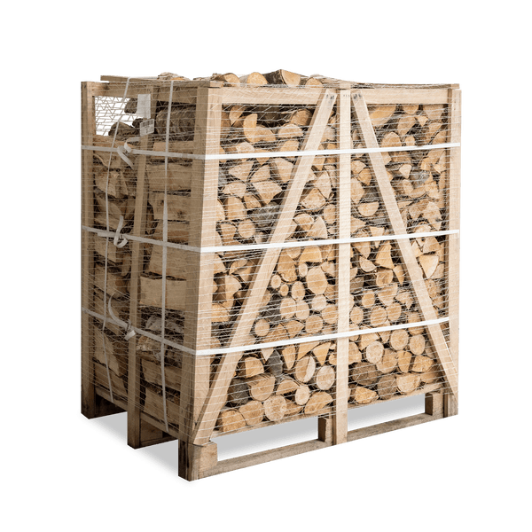 Brennholzpalette mit geschnittenem und gestapeltem Holz