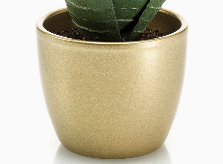 Goldener runder Blumentopf aus Keramik mit einer künstlichen Pflanze.