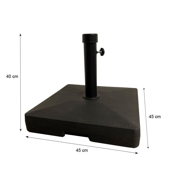 Quadratischer Schirmständer aus Kunststoff, 45 mal 45 Zentimeter, Gesamthöhe 40 Zentimeter.