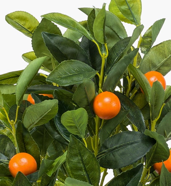 Künstliche Azaleenblüte aus Textil in Pfirsichfarben.