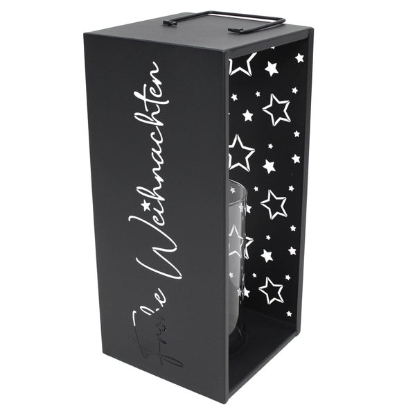Weihnachtslaterne aus Metall mit Frohe Weihnachten Schriftzug und Sternenausstanzungen inklusive Glaseinsatz.