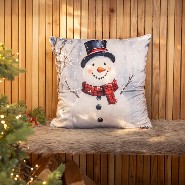 Quadratisches Dekokissen mit Schneemann Motiv für weihnachtliche Dekoration