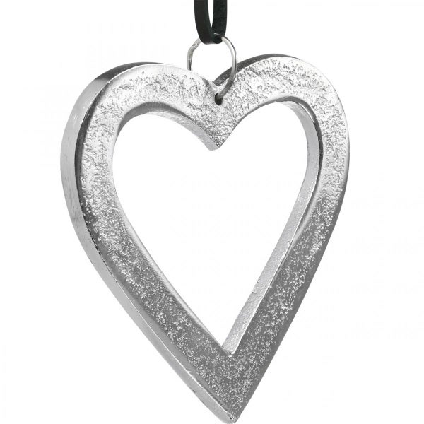 Herzförmiger Anhänger aus Metall