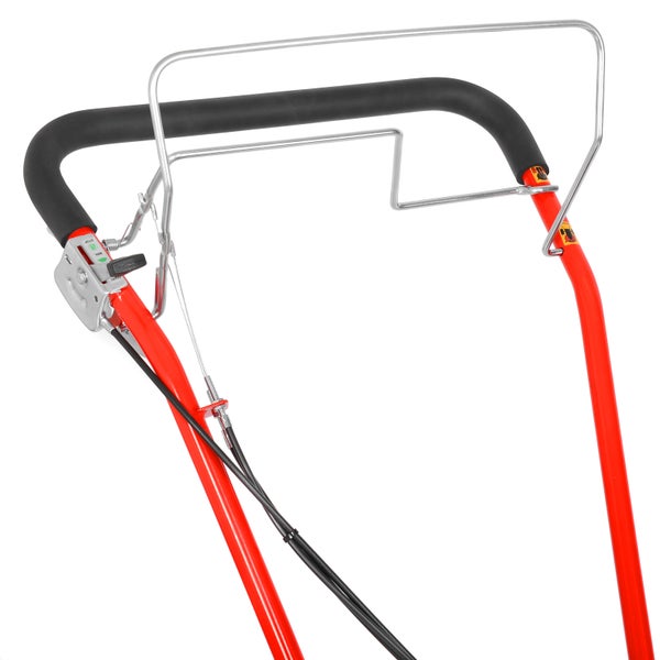 Detailaufnahme des Bedienelements eines Rasenmähers mit Griff