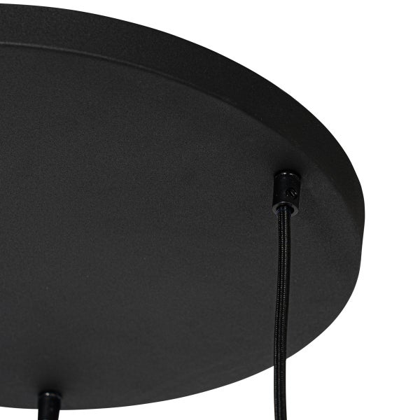 Schwarzer runder Deckenbaldachin einer Leuchte mit schwarzem Textilkabel in der Nahaufnahme.