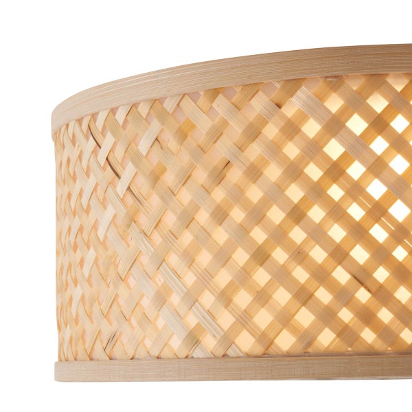 Detailaufnahme einer gewebten Bambus-Leuchtenabdeckung