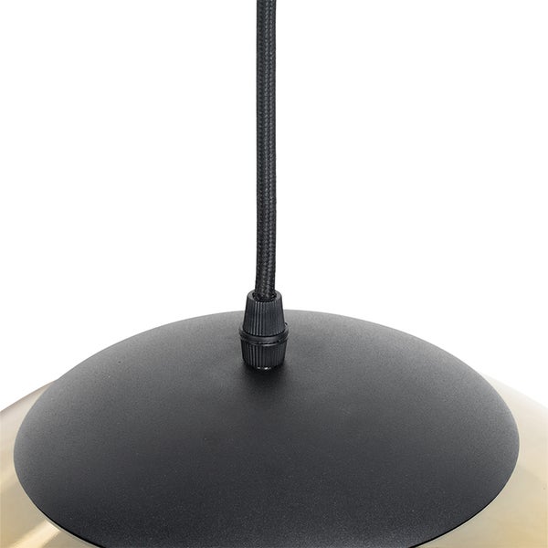 Detailaufnahme einer Pendelleuchte mit Kabelaufhängung