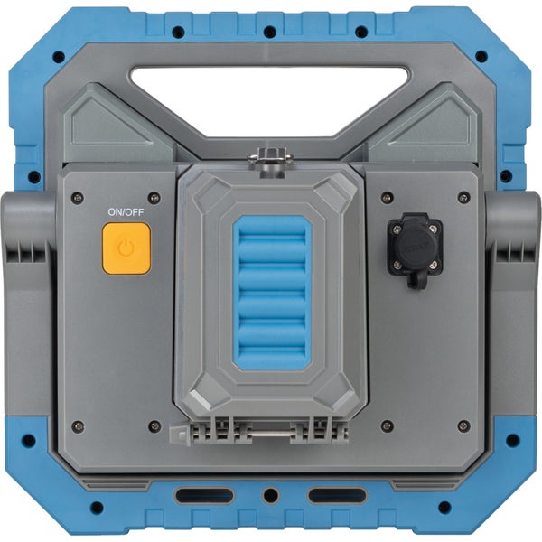 Rückansicht eines LED-Baustrahlers mit Ein-Aus-Schalter, Batteriefach und Stromanschluss.