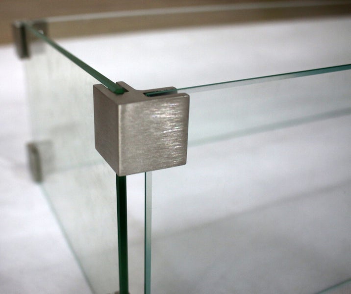 Eckverbinder aus Metall für Glasplatten