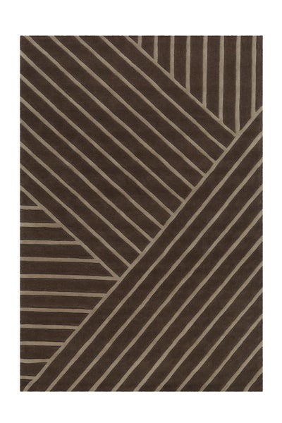 Rechteckiger Teppich mit modernem geometrischem Streifenmuster in verschiedenen Brauntönen.