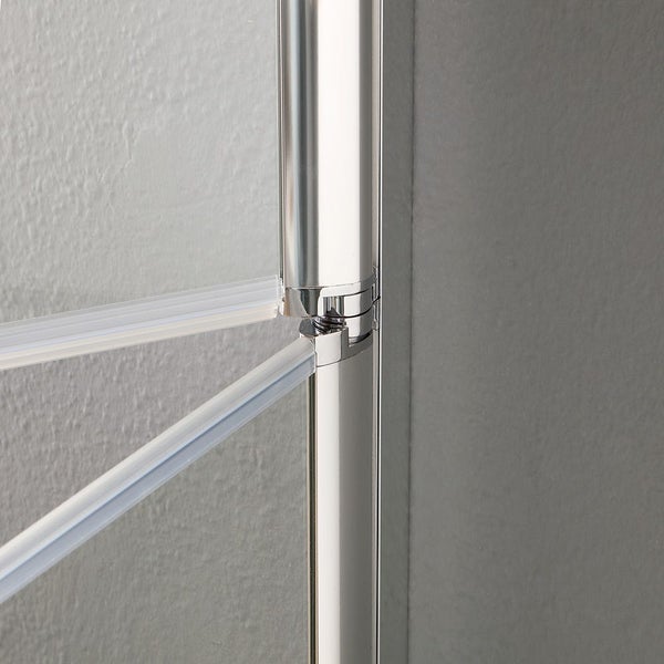 Detailansicht eines Duschkabinen-Scharniers aus Metall