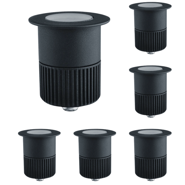 Mehrere Bodeneinbaustrahler zur Außenbeleuchtung