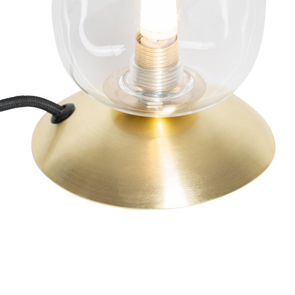 Detailaufnahme einer Tischleuchte mit Glaslampenschirm und Metallsockel