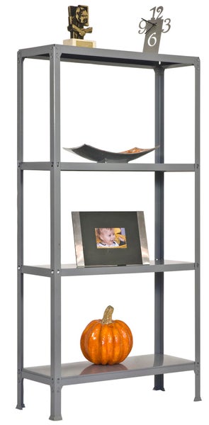 Graues Metallregal mit vier Fachböden, dekoriert mit Uhr, Schale, Bilderrahmen und Kürbis.