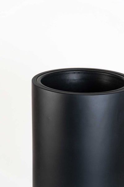 Zylindrisches Pflanzgefäß in Schwarz mit matter Oberfläche.