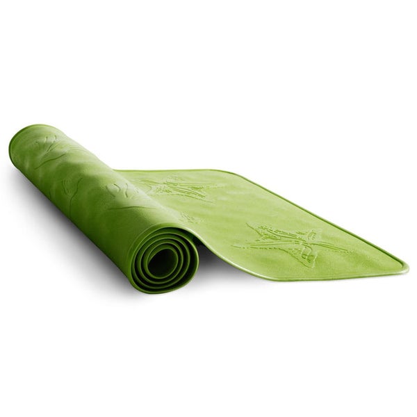 Grüne, teilweise aufgerollte Arbeitsplatzmatte mit Reliefmuster