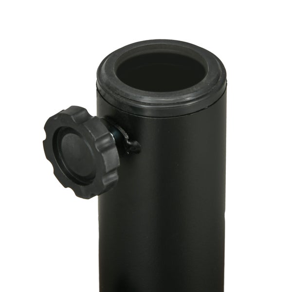 Pavillon mit Personen im Garten