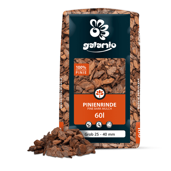 Galamio Pinienrinde grobe Körnung 25 bis 40 Millimeter, 60 Liter Sack mit einer Portion Rindenmulch davor.