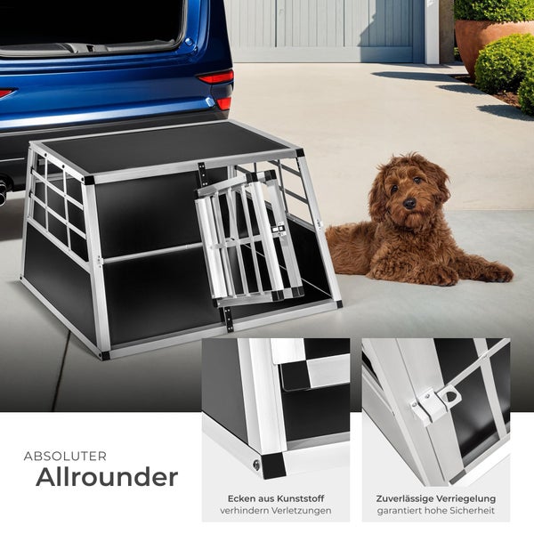 Hunde Transportbox aus Aluminium vor einem Auto und einem Hund