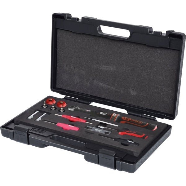 Werkzeugsatz im Koffer, bestehend aus Drehmomentschlüssel, Schraubendrehern und Bits von KS Tools