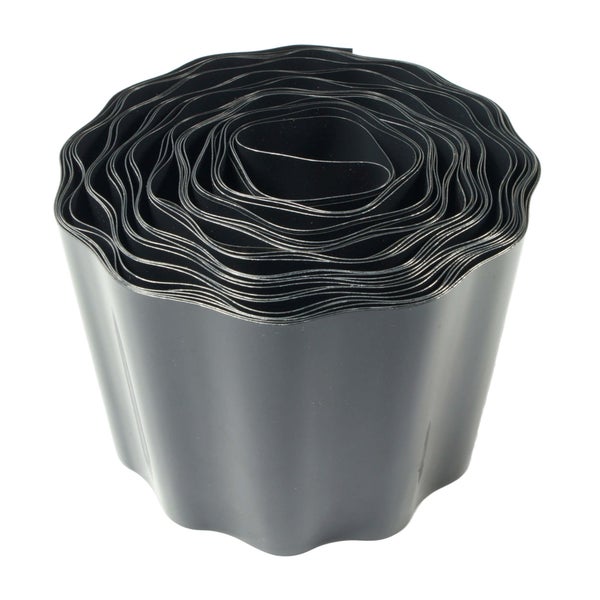 Gartenrand aus Kunststoff aufgerollt