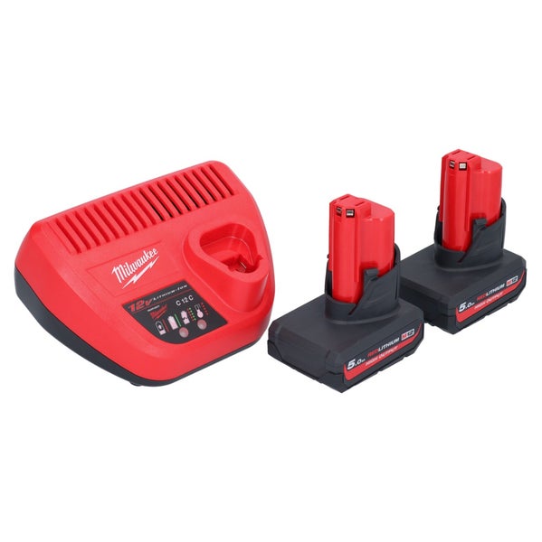 Milwaukee M12 Akku- und Ladegerät-Set mit zwei 5,0 Amperestunden Akkus und einem 12 Volt Ladegerät.