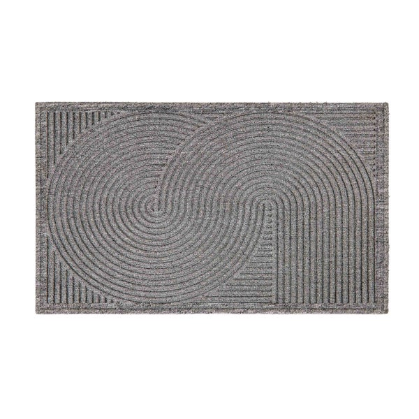 Graue rechteckige Fußmatte mit geometrischem Muster aus geschwungenen und geraden Linien.