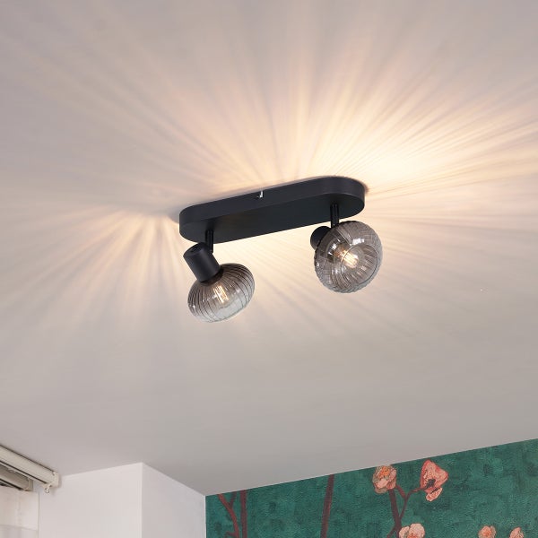 Deckenleuchte mit zwei Strahlern und Glasschirmen zur individuellen Ausrichtung