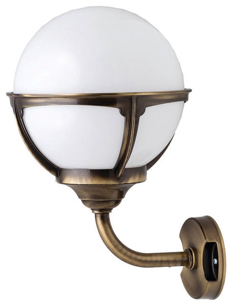 Wandleuchte mit runder, weißer Glasabdeckung und Metallhalterung