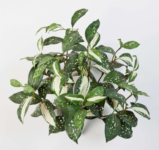 Künstliche Dahlie am Stiel mit pinkfarbener Blüte und grünen Blättern